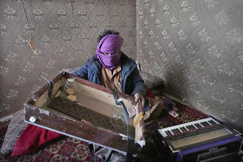 afghanistan musik instrument.jpg