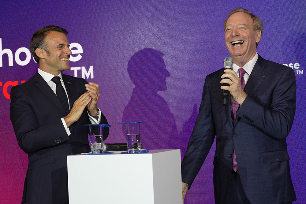 v&auml;rlden skulder macron ai.jpg
