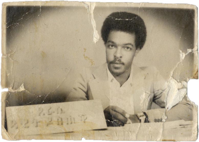 eritrea dawit isaak skrivbord.jpg