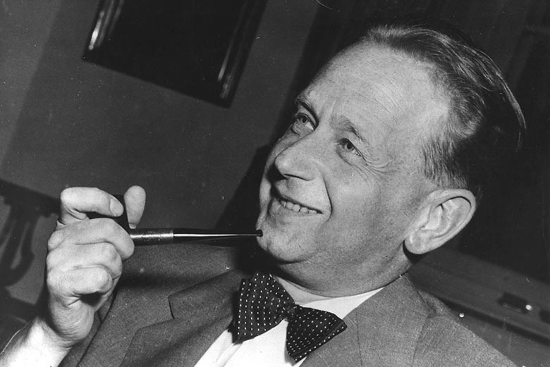 hammarskjöld pipa.jpg