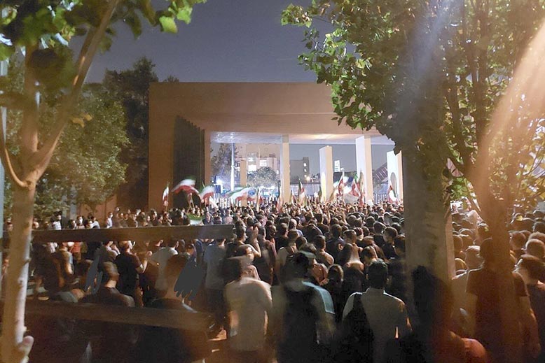 iran protest teheran universitet.jpg