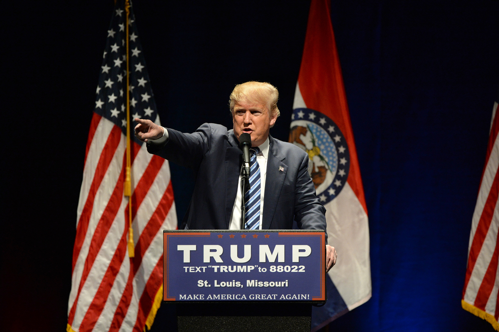 Vita missnöjesväljare håller fast vid Trump