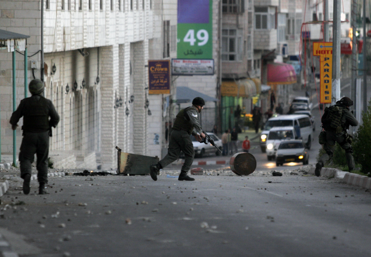 Israels fredsrörelser pressas från höger