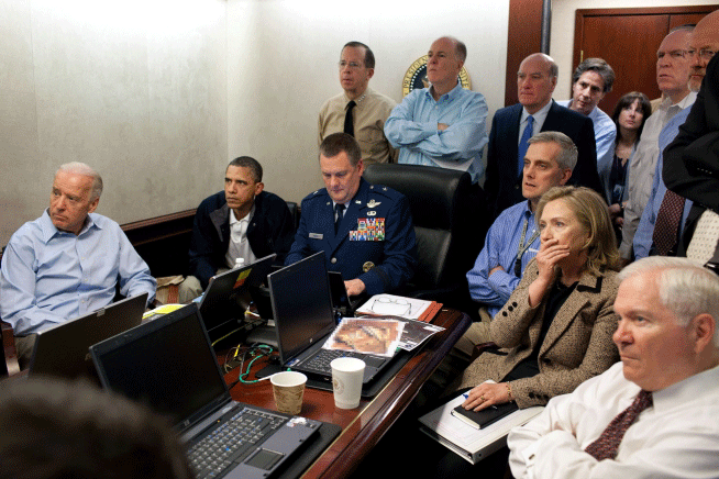 Hillary Clinton med president Obama i The Situation Room