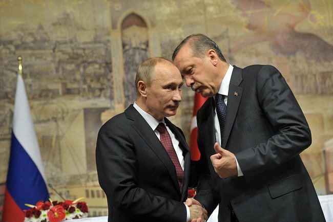 Turkiets nyckfulle president närmar sig Moskva