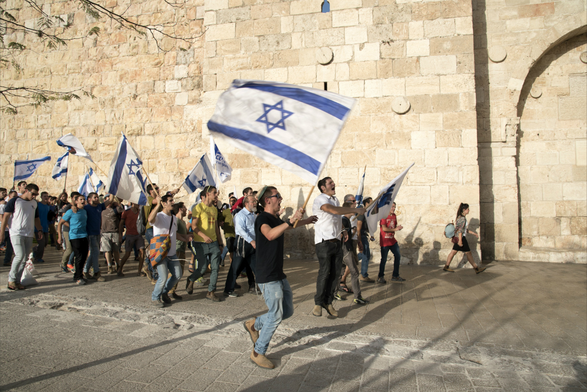 Bosättare utanför Jerusalems gamla stad. Israel har förklarat östra Jerusalem som en del av landets eviga huvudstad. Men annekteringen är inte erkänd av omvärlden. Utländska ambassader ligger i Tel Aviv. Foto: Kobby Dagan/Shutterstock