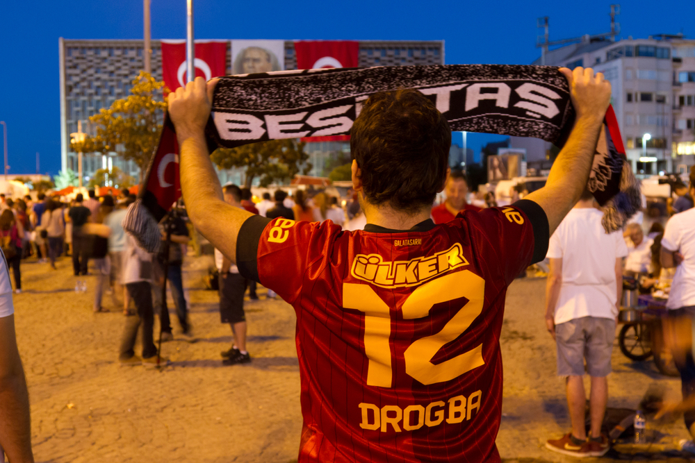 Från maktens fotboll till gatornas röst i Turkiet