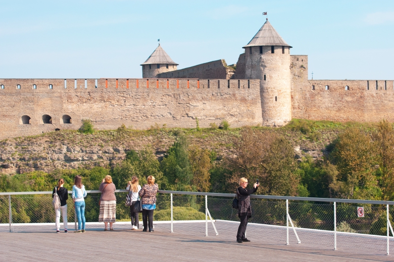Utsikten över borgen Ivangorod på den ryska sidan av gränsen är en av turistattraktionerna i Narva. Foto: Shutterstock 