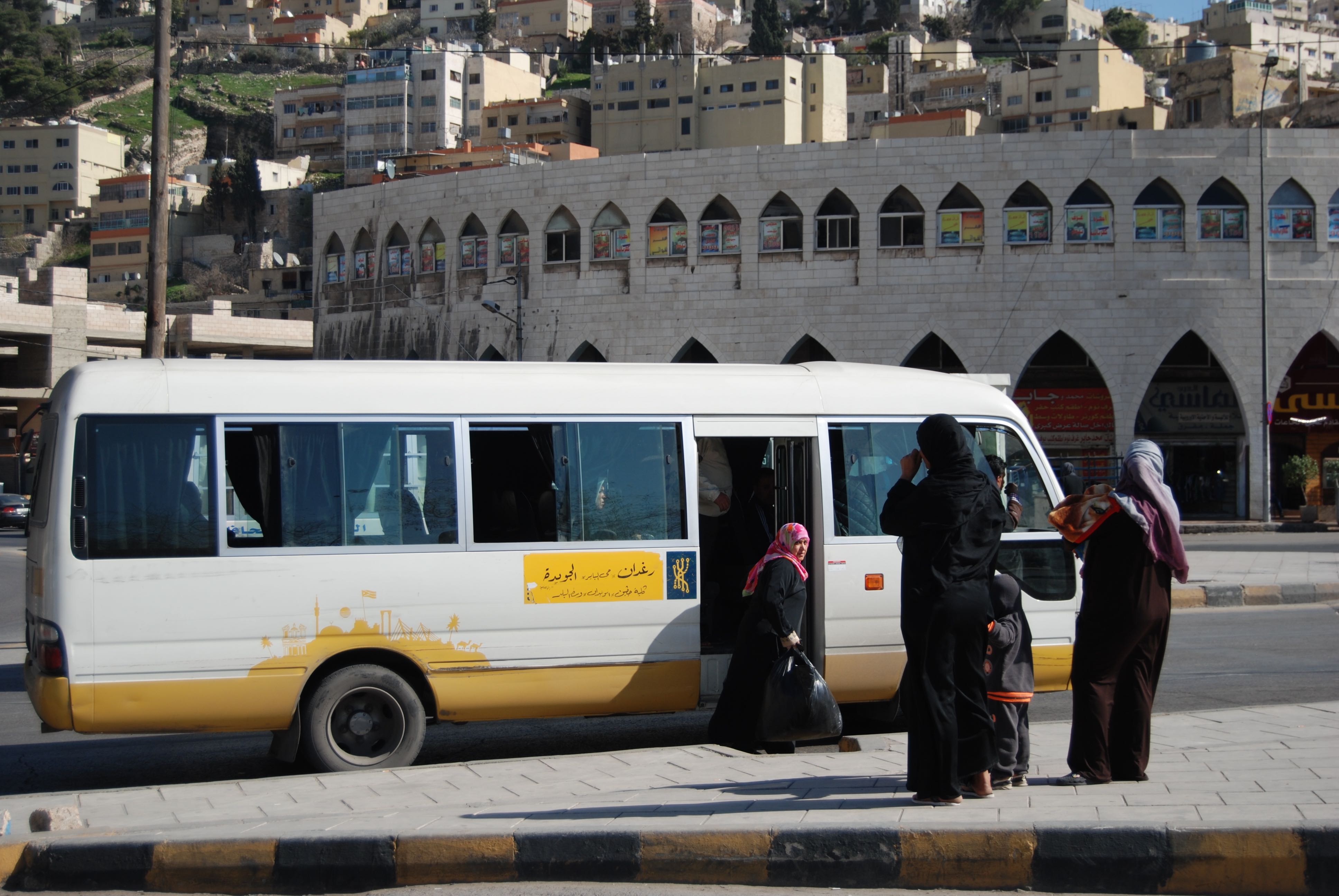 Amman byter skepnad under en bussresa
