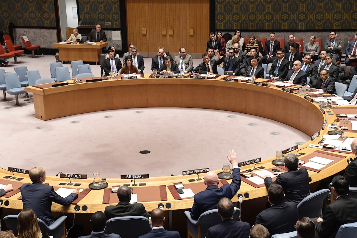 Ryssland begraver FN:s kemvapenutredning i Syrien