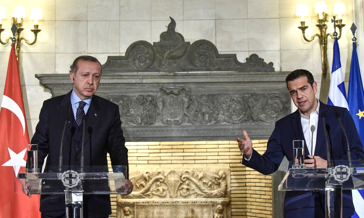 Erdoğan på besök i Grekland – och river upp historiska sår