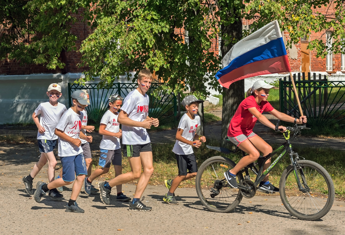 Celebration of the Day of the National Flag of the Russian Federation in Makaryev, Kostroma region. Photo: Natalia Paklina/Shutterstock