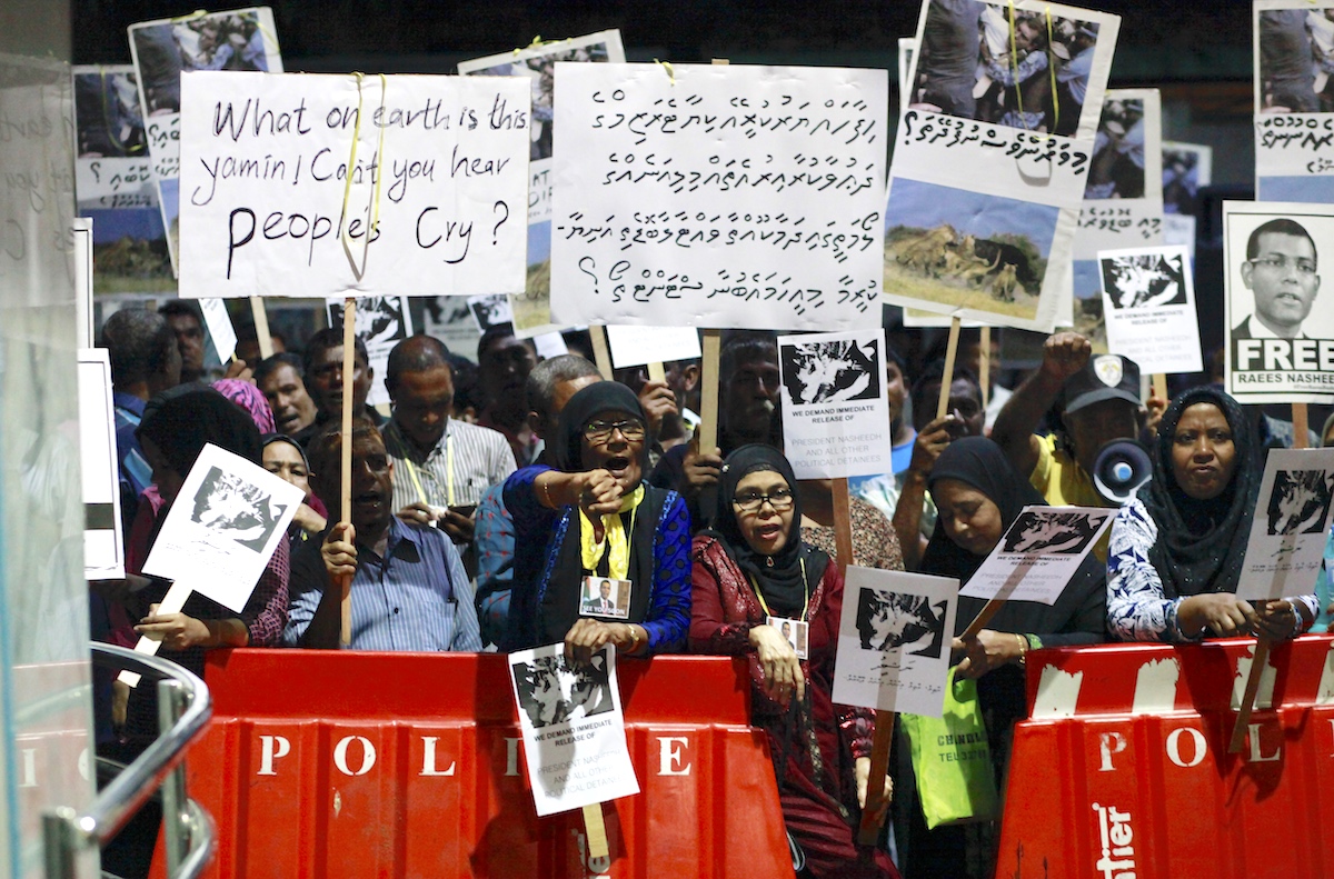 Maktkamp på Maldiverna med storpolitiska insatser