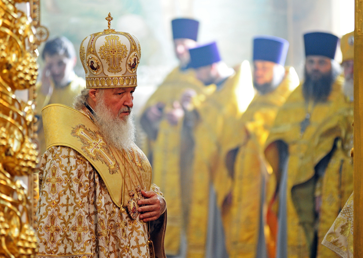 Ministers of Moscow patriarchate of Ukrainian orthodox church pray on the Saint Vladimir Hill in Kyiv, July 2016. Photo: Oleksii Chumachenko/Shutterstock