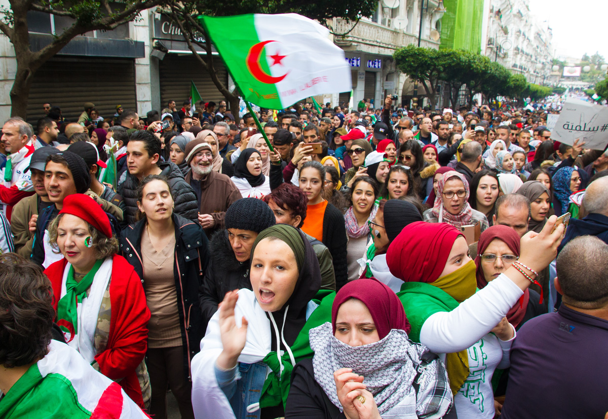 Algerierna vill se en ny generation leda landet