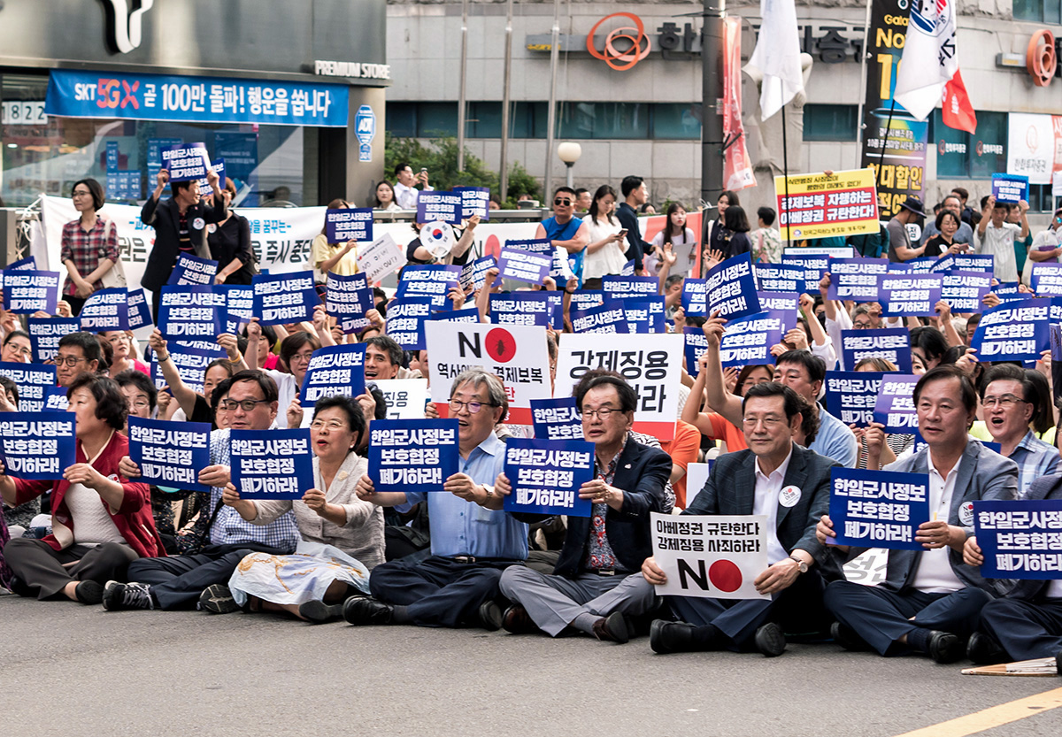 Historiens skuggor vilar tungt över Sydkorea