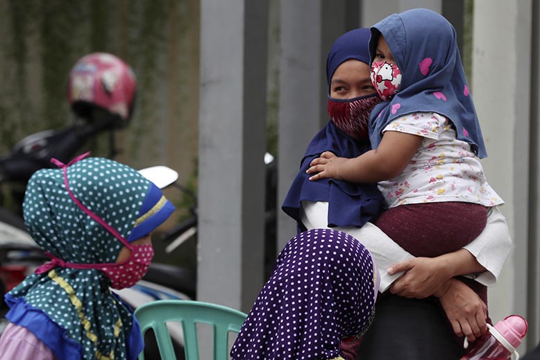 Indonesien slöja i vardagen.jpg