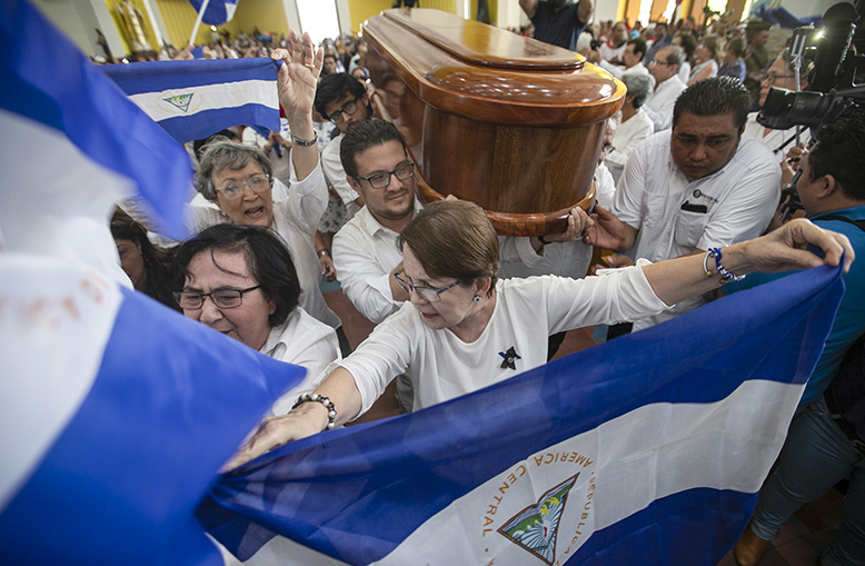 Nicaragua-begravning.jpg