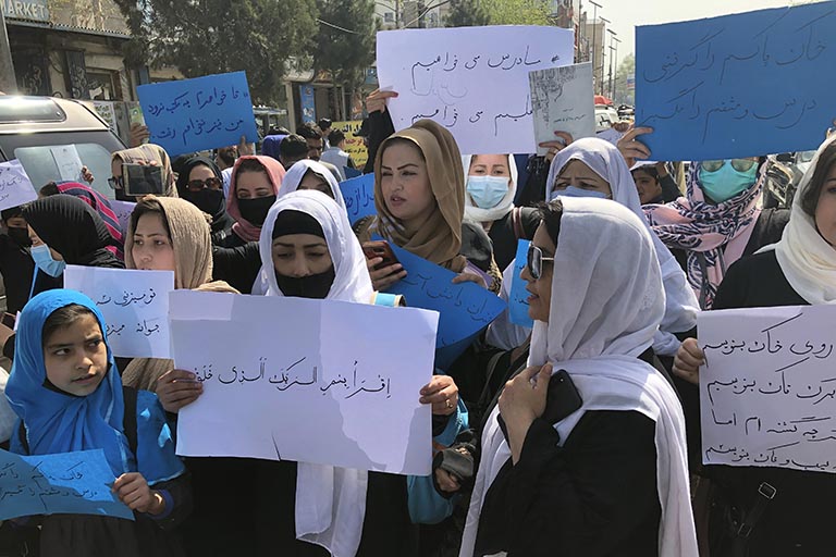 Protest mot talibanerna. Foto: AP/TT