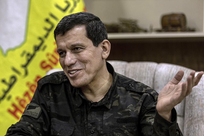 YPG:s ledare Mazloum Abdi varnar för en miljon nya flyktingar. Foto: AP/TT