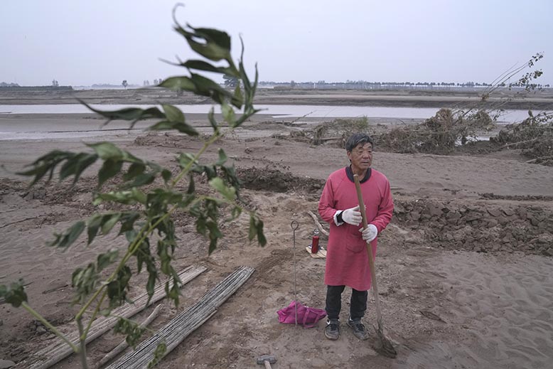 Bönder på efterkälken i Kina. Foto: AP/TT