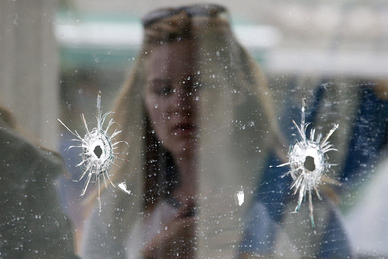 Kulhål efter kvinnofientlig, incel-inspirerad attack i USA 2014. Foto: AP/TT