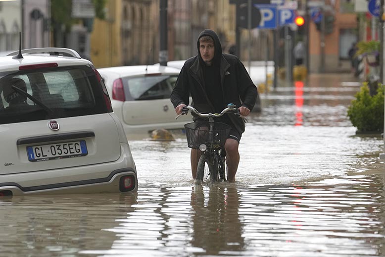 Italien efter hällregnen i maj. Foto: AP/TT