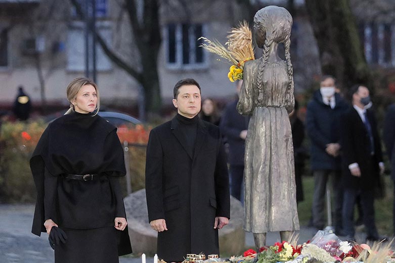 Presidentparet hedrar svältoffren 2021. Foto: EPA/TT