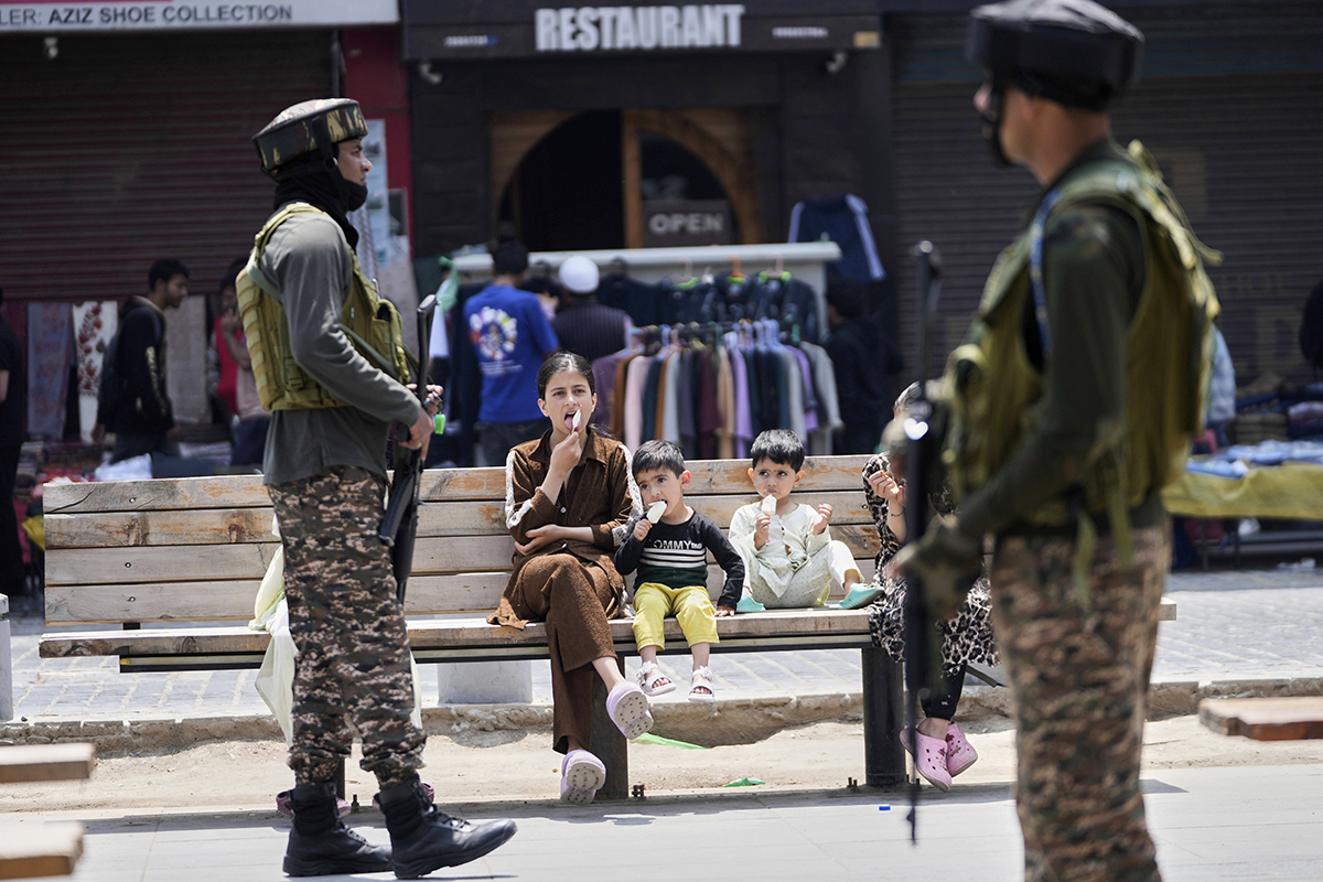 Indien säger sig ha skapat normalitet i Kashmir, men orosmolnen drar in över regionen. Foto: AP/TT