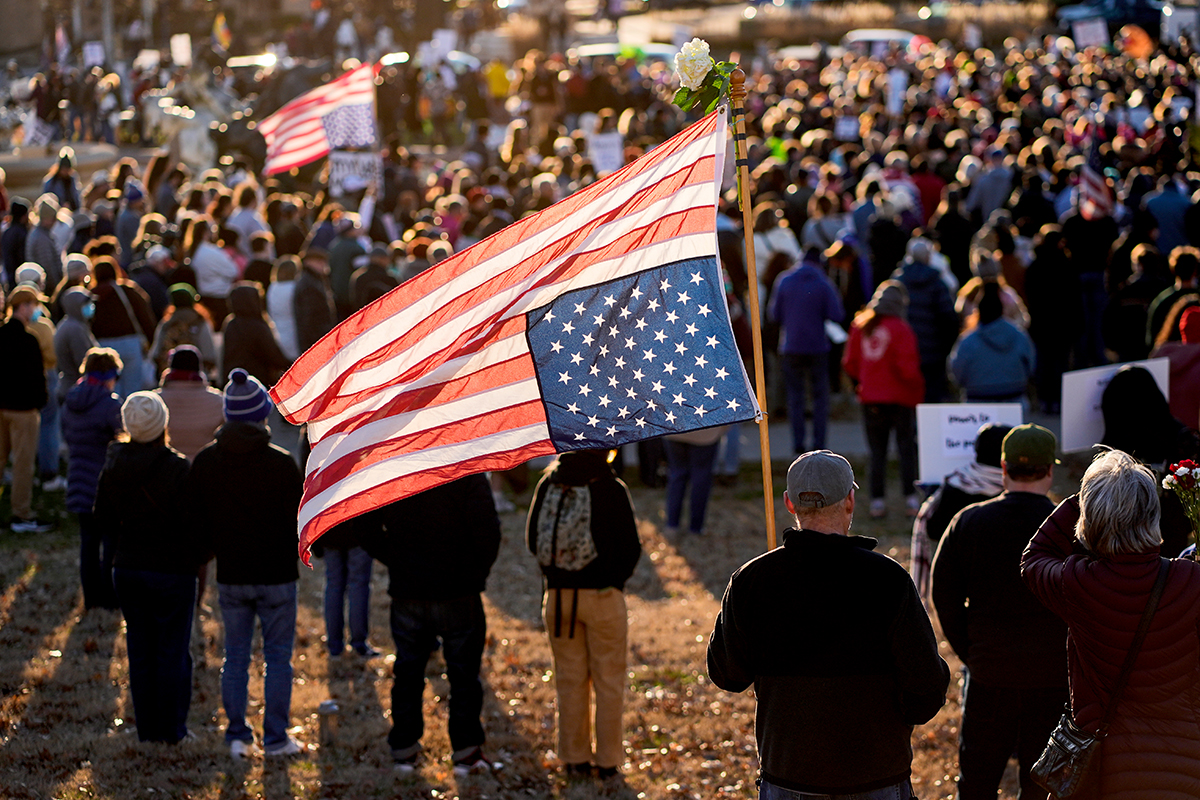 Protest mot ett, enligt demonstranterna, upp och nedvänt USA. Foto: AP/TT
