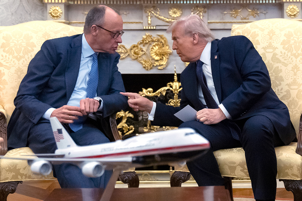 Ska Merz frigöra sig från Trump på allvar? Foto: AP/TT