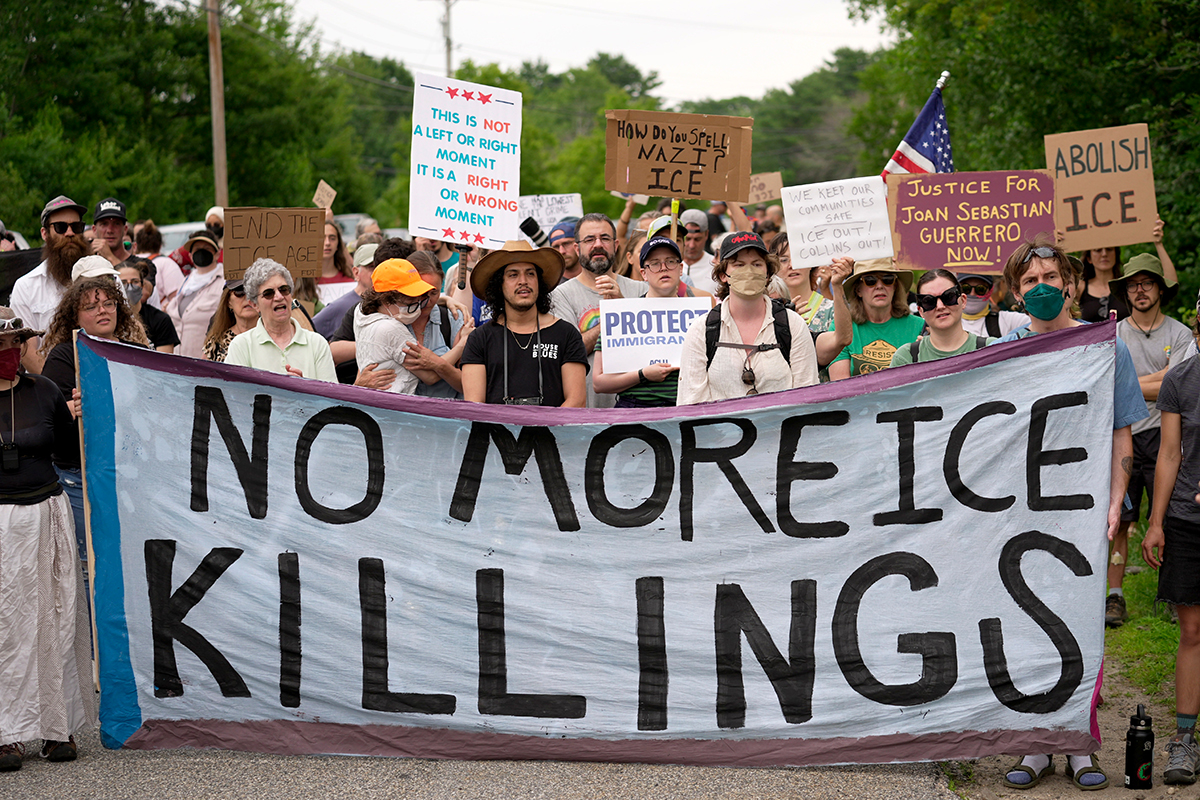 Protest mot ICE efter en dödsskjutning i Maine. Foto: AP/TT
