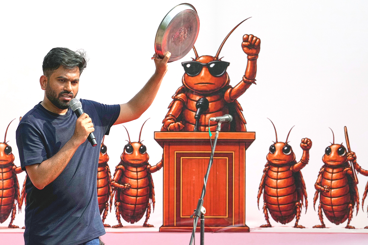 Abhijeet Dipke, grundaren av Kackerlackornas folkparti. Foto: AP/TT