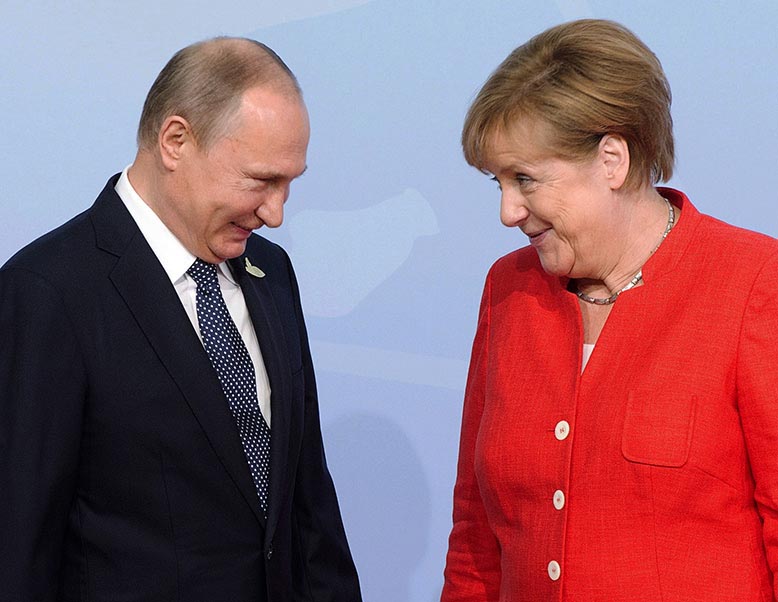 Wooing Angela. Germany is in focus when President Putin is manufacturing "history". Photo: Ryan Remiorz/AP/TT