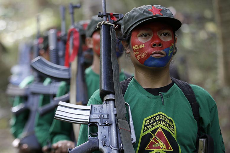 Kommunistgerilla i Filippinerna. Foto: AP/TT